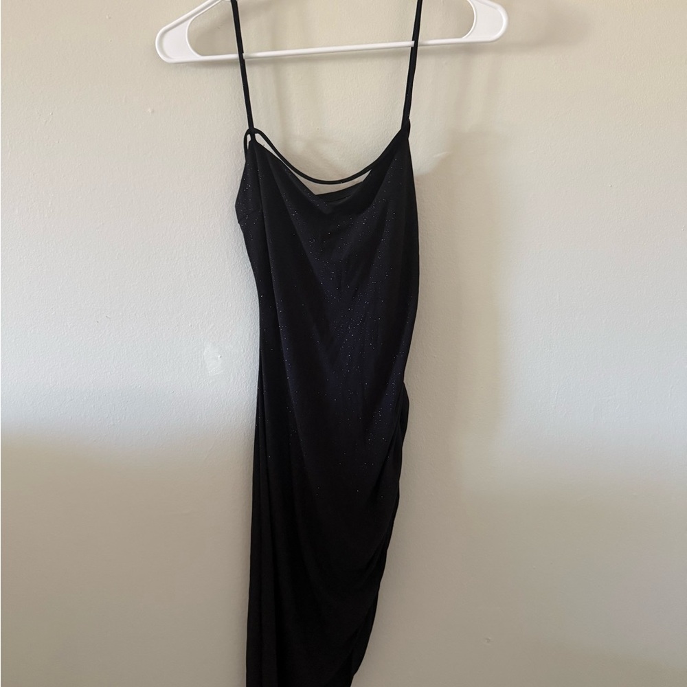 Elegant Black Evening Dress - Picture 3 of 4